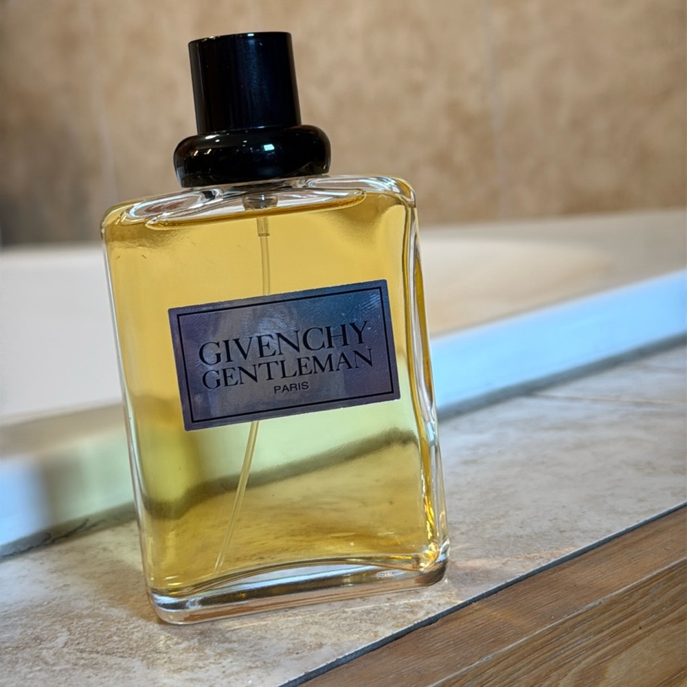 Givenchy Gentleman Cologne NEW - Picture 3 of 5